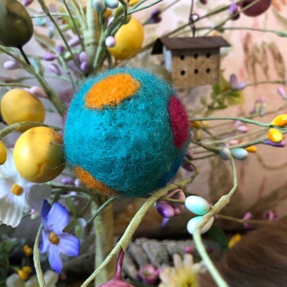 Handmade needle felted Easter egg polka dots spring collectable decoration - Picture 8 of 8